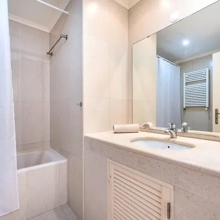 Maybe The View In Portugal! Jacuzzi - Gym - Game 에리세이라