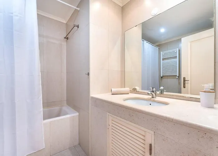 Maybe The View In Portugal! Jacuzzi - Gym - Game Эрисейра