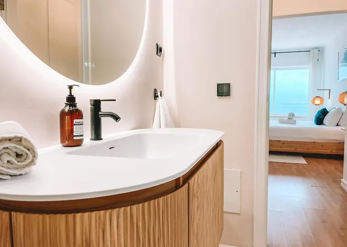 Апартаменты Maybe The View In Portugal! Jacuzzi - Gym - Game Эрисейра